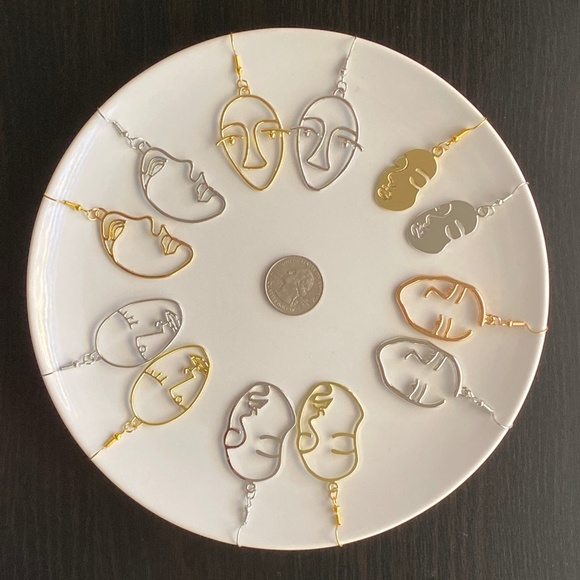 NEW Human Face Earrings in Gold color - Picture 5 of 6